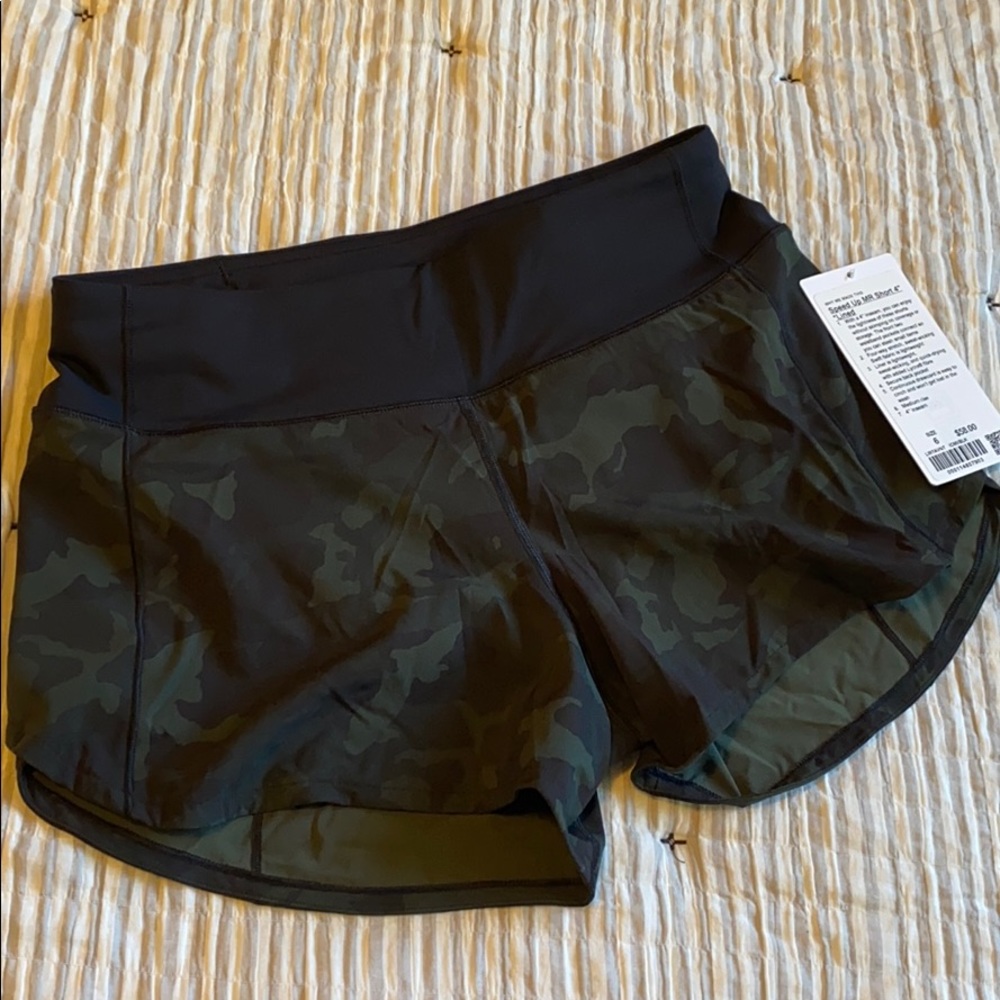 Lululemon Speed Up shorts 4”  sz. 6 tall Camo/blk